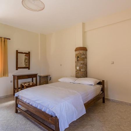 Chioureas Apartments Lévktron Екстериор снимка
