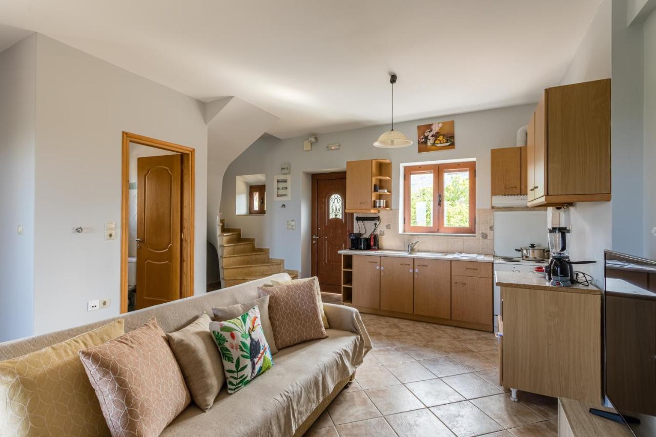 Chioureas Apartments Lévktron Екстериор снимка