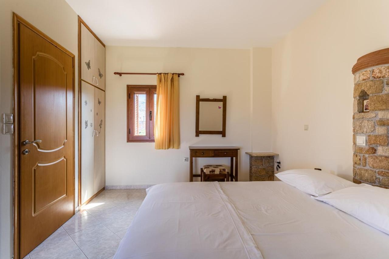 Chioureas Apartments Lévktron Екстериор снимка