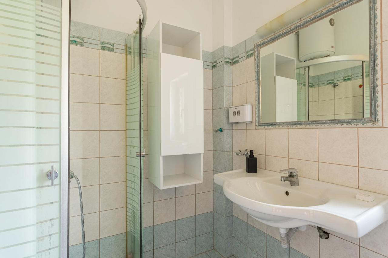 Chioureas Apartments Lévktron Екстериор снимка