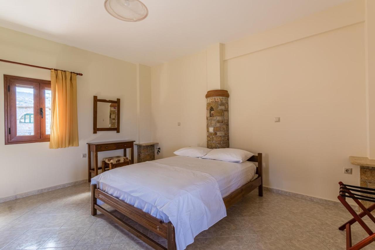 Chioureas Apartments Lévktron Екстериор снимка