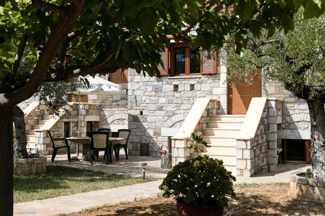 Chioureas Apartments Lévktron Екстериор снимка