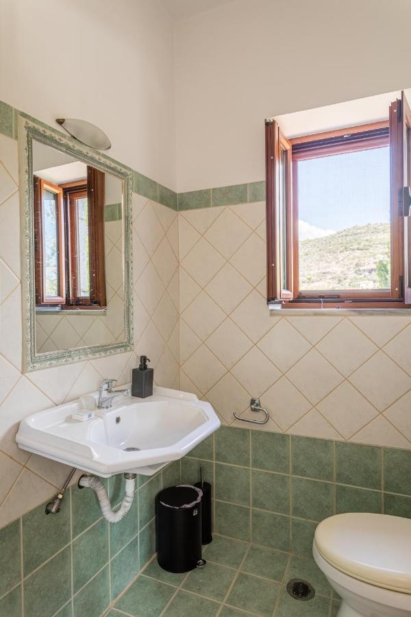 Chioureas Apartments Lévktron Екстериор снимка