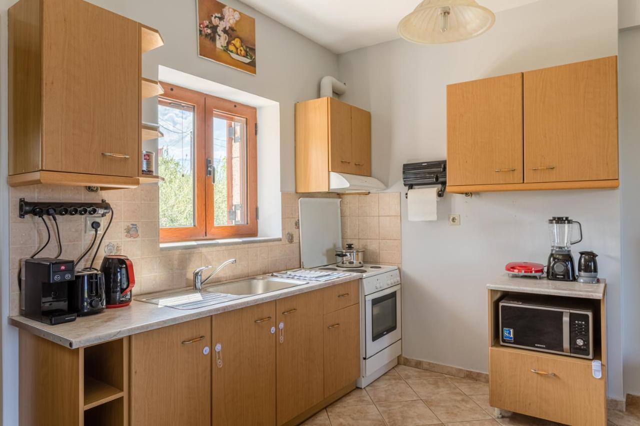 Chioureas Apartments Lévktron Екстериор снимка