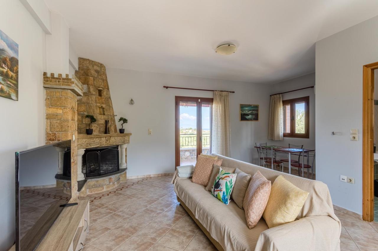 Chioureas Apartments Lévktron Екстериор снимка